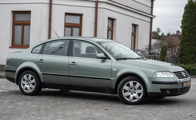 Volkswagen Passat cena 15900 przebieg: 272123, rok produkcji 2003 z Glinojeck małe 254